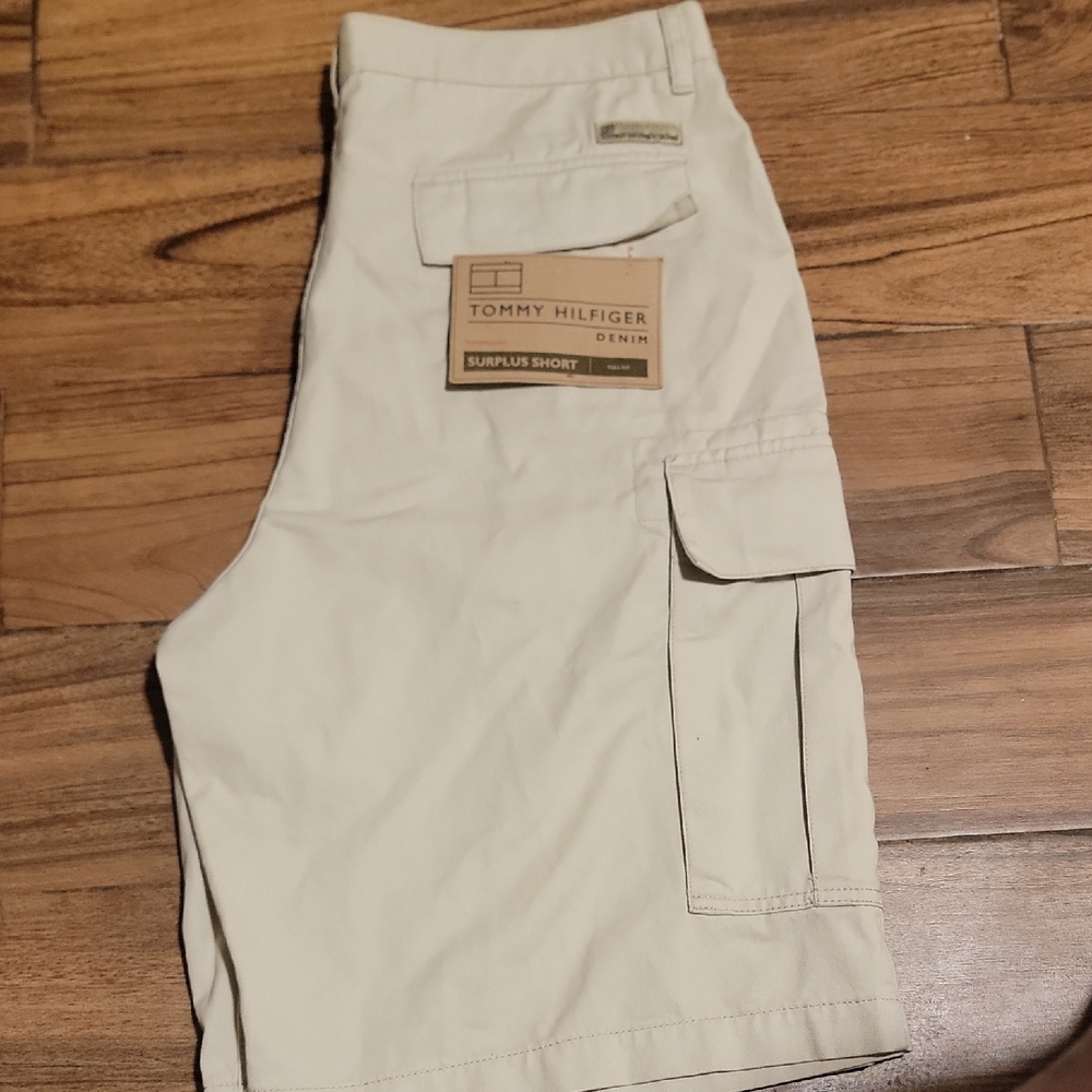 Tommy Hilfiger Men's Beige Cargo Shorts